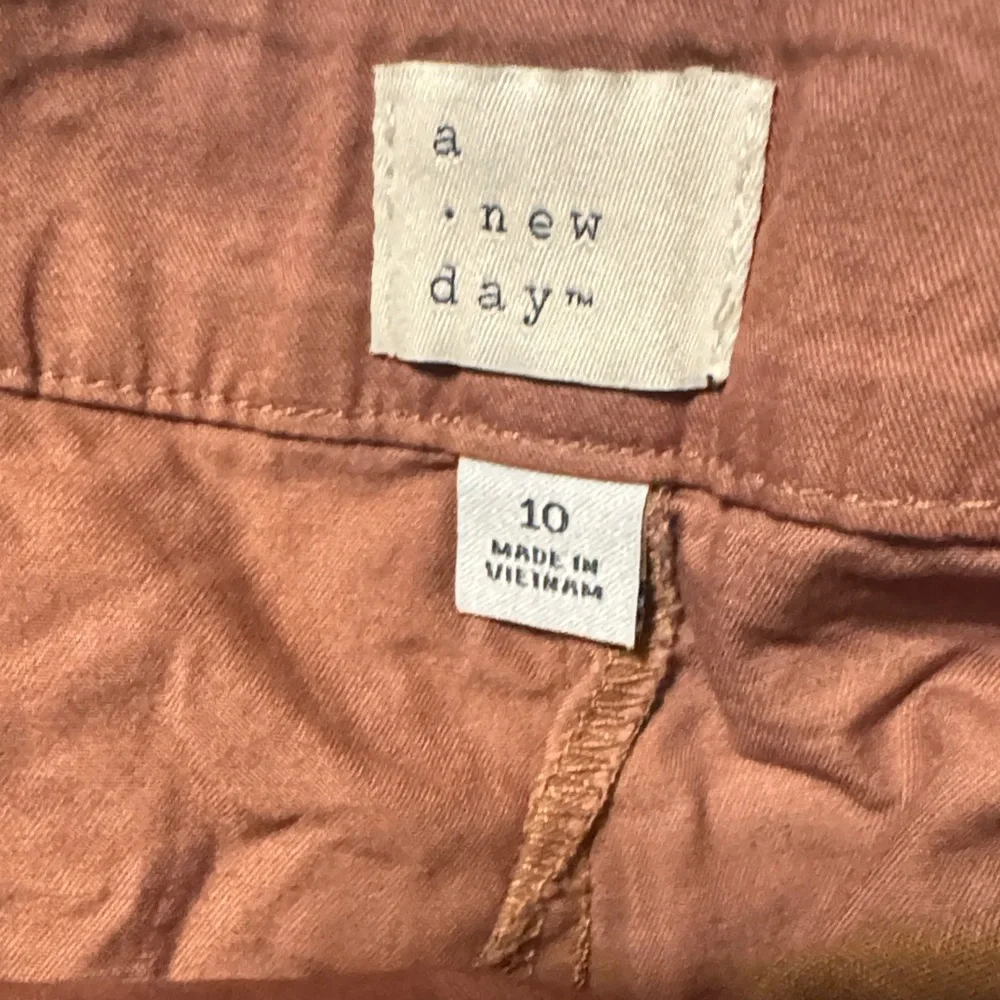 A New Day Tailored Shorts Womens 2 Brown Belted High-Rise Slash Pockets Zip Fly